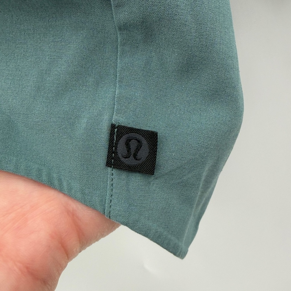 Lululemon Women's Relaxed V-Neck Top in Teal - Picture 6 of 8